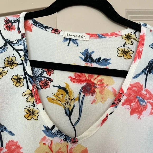 Super pretty and light summer dress! Size Small. Shop Stevie Co. Bell sleeves - Picture 3 of 5